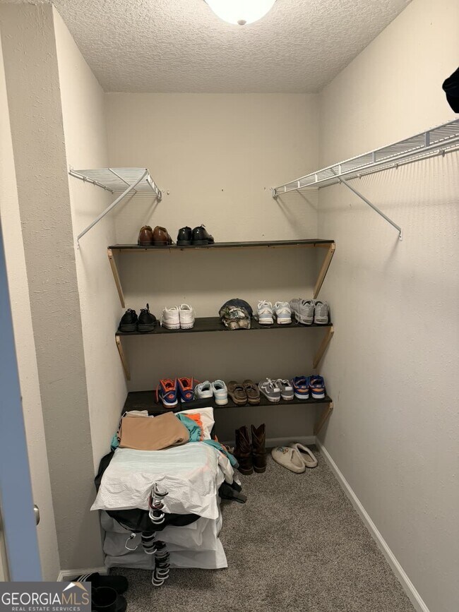 Building Photo - 380 Gum St