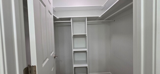 Building Photo - 508 Woodside Oaks