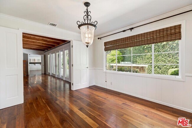Building Photo - 4221 W Toluca Lake Ln