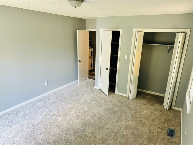 Building Photo - Charming 2 BD/1 BA Bungalow with Fenced Ba...