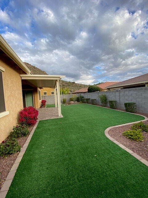 Building Photo - 10245 W Pinnacle Vista Dr