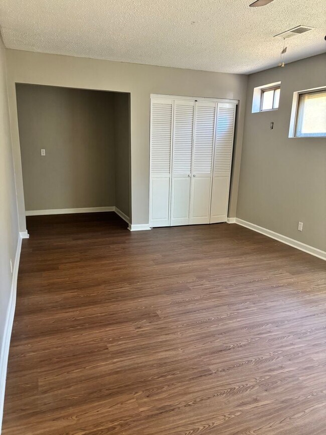 Building Photo - McCrory