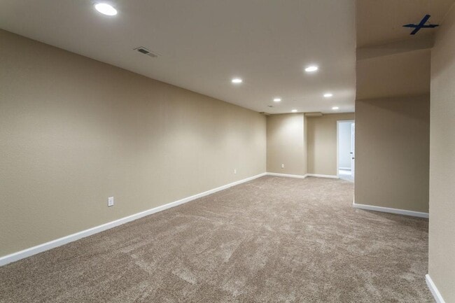 Building Photo - 2362 Calcite St