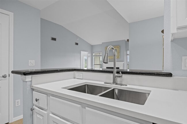 Building Photo - 6000 Shepherd Mountain Cove
