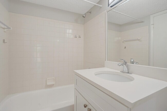 Building Photo - 6315 La Costa Dr