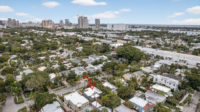 Building Photo - Historic West Palm Beach single-family home, with guest cottage!