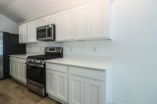 Building Photo - 3126 S 15th Pl