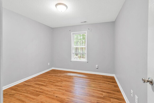 Building Photo - 174 Live Oak Dr