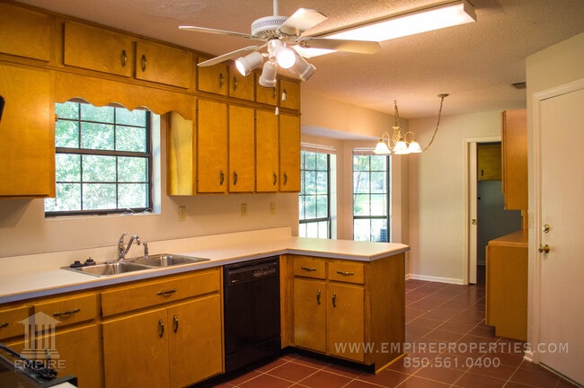 Building Photo - Beautiful Large home off of Mahan