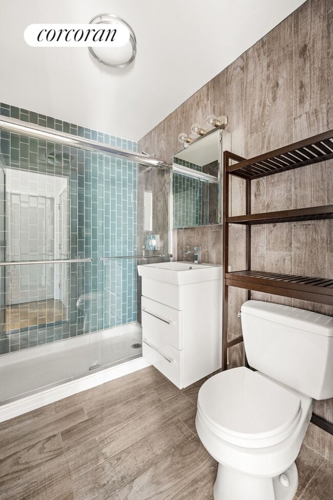 Building Photo - 497 6th Ave