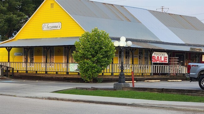 Building Photo - 9835 Willow Creek Commerce Dr