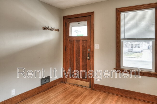 Building Photo - 1220 S 55th St
