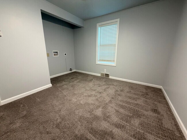 Building Photo - 3137 Bermuda Ln