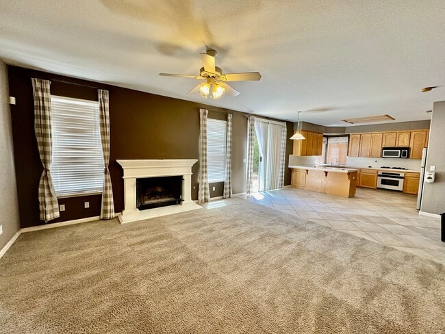 Building Photo - Spacious Two Story Home For Rent with all ...