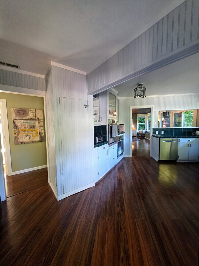 Building Photo - FOUR-BEDROOM HOME WITH PRIVATE SUITE, EXPANSIVE DECKS, GARAGE & WORKSHOP SPACE   Open House 1-2 P...