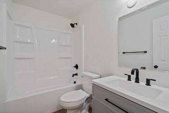Building Photo - Updated 2-Bed Oasis in Cheyenne