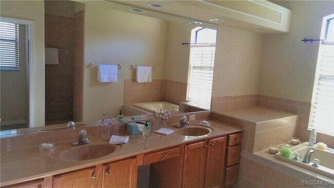 Building Photo - 38 Linder Dr
