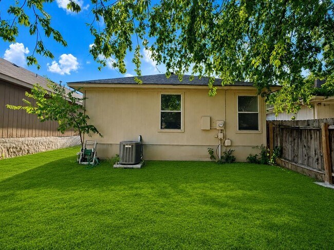 Building Photo - 1581 Parkfield Cir