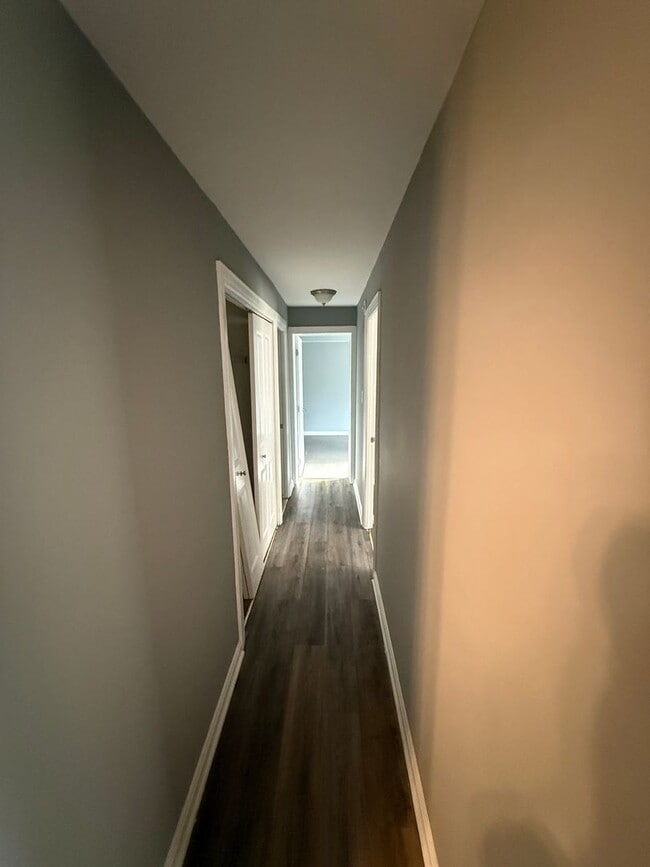 Building Photo - Beautiful 2 Bedroom 1 Bath Condo Conveniently Located