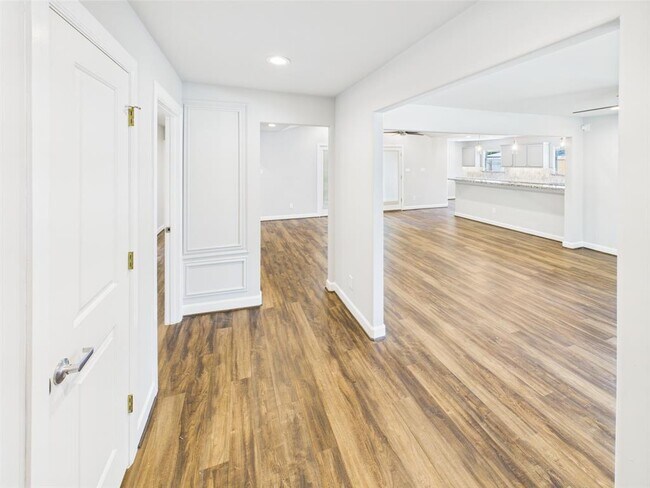 Building Photo - 5627 Cerritos Dr