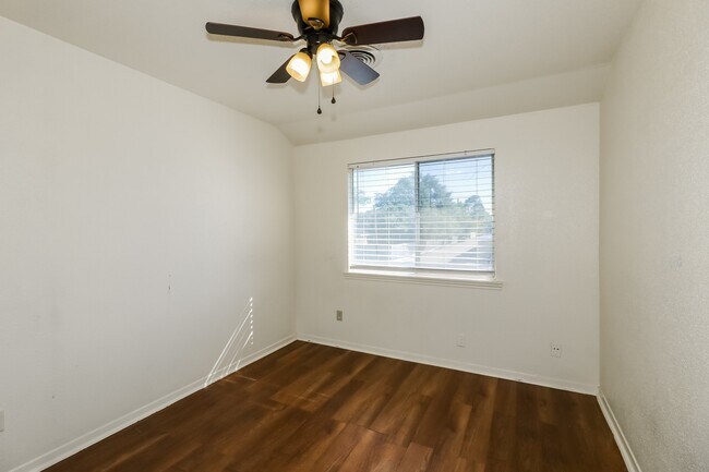 Building Photo - 3003 Falk Ct