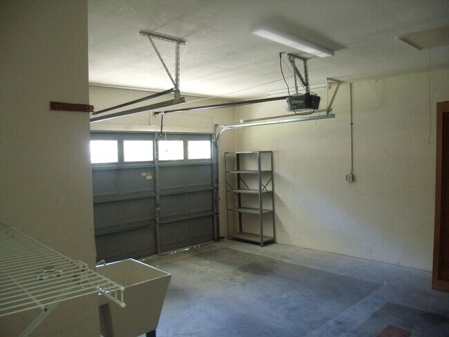 Building Photo - Charming 2BR/2BA Villa with 1-Car Garage i...
