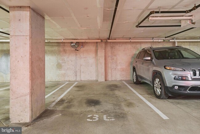 Building Photo - 989 S Buchanan St