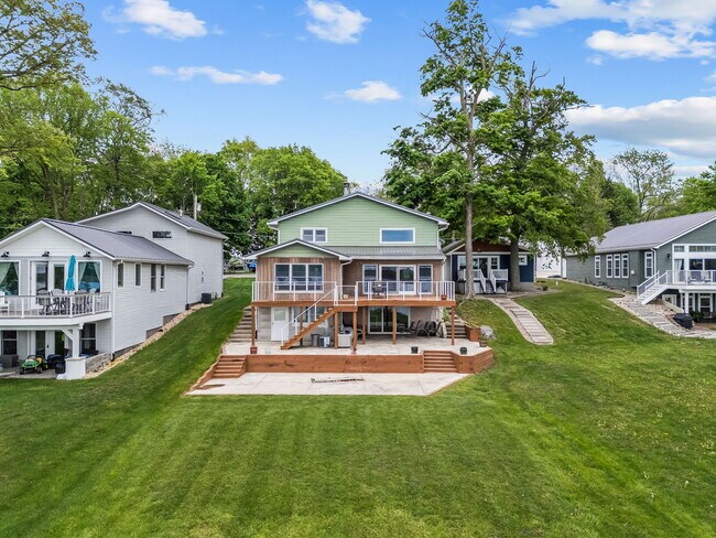 Building Photo - 2083 Chapman Lake Dr