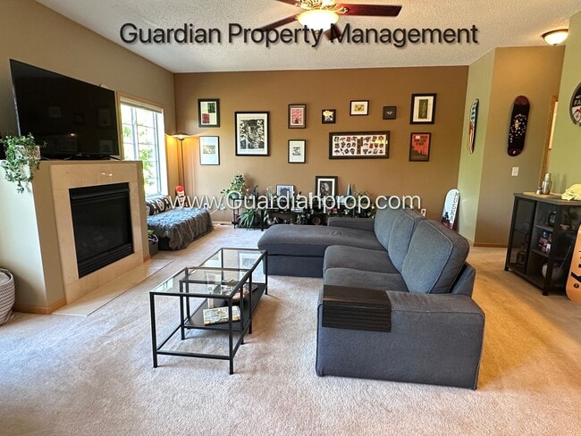 Building Photo - Lakeville 2 Bedroom Town Home, Dishwasher, Fireplace, 2 Car Garage, Garage Bonus Room