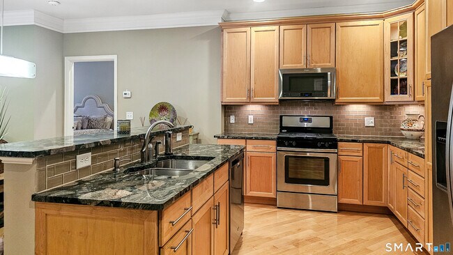 Building Photo - 203 Center Meadow Ln