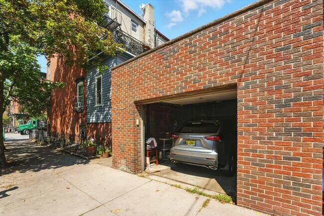 Building Photo - 612 Jersey Ave