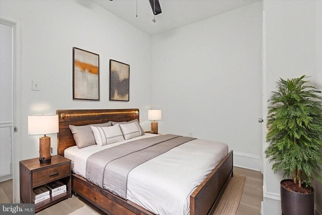 Building Photo - 2054 W Glenwood Ave