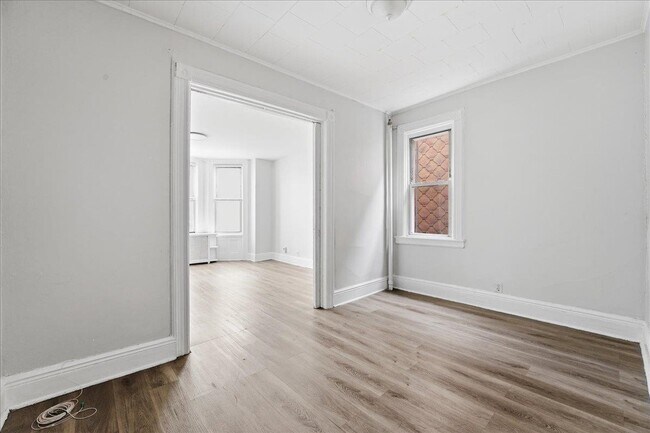 Building Photo - 335 47th St