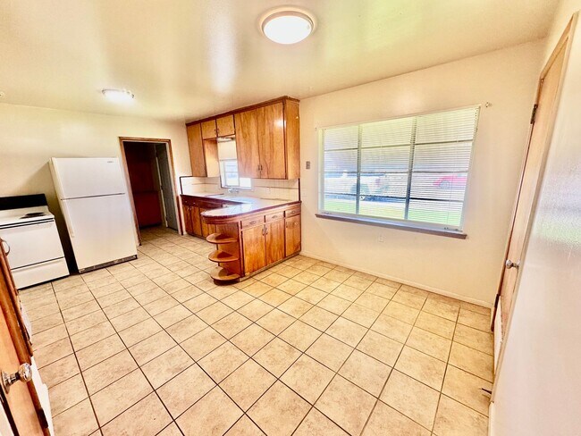 Building Photo - 3204-3208 E Normal Ave