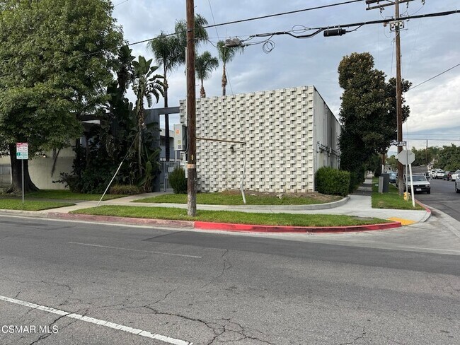 Building Photo - 13507 Victory Blvd