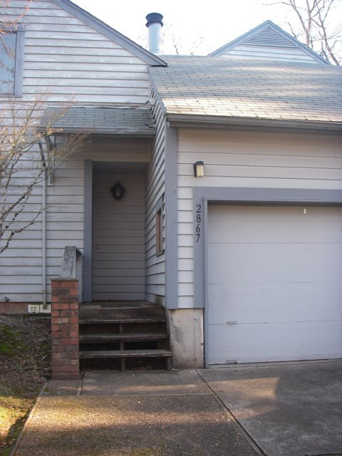 Building Photo - (379) Glenridge Dr. - 2 Bedroom / 1.5 Bathroom - Townhome Duplex