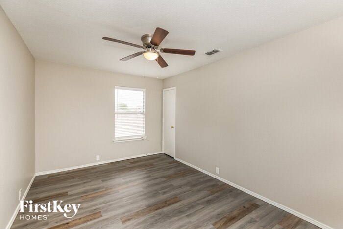 Building Photo - 7018 Glenshire Dr