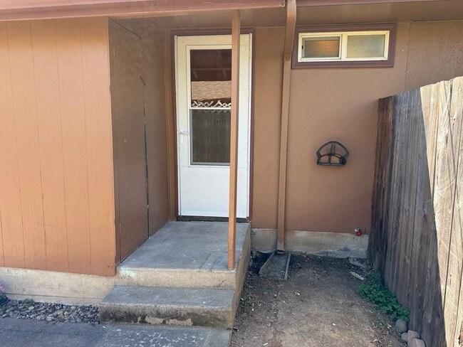 Building Photo - 1-bdroom, 1-bathroom duplex near Marie Jacob's Park!