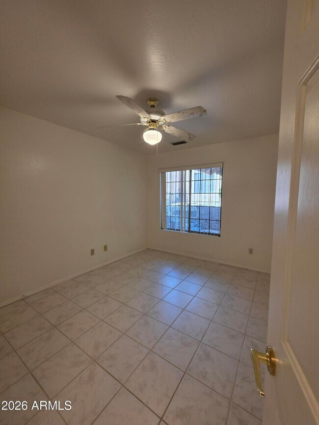 Building Photo - 586 S Sawmill Gardens Dr