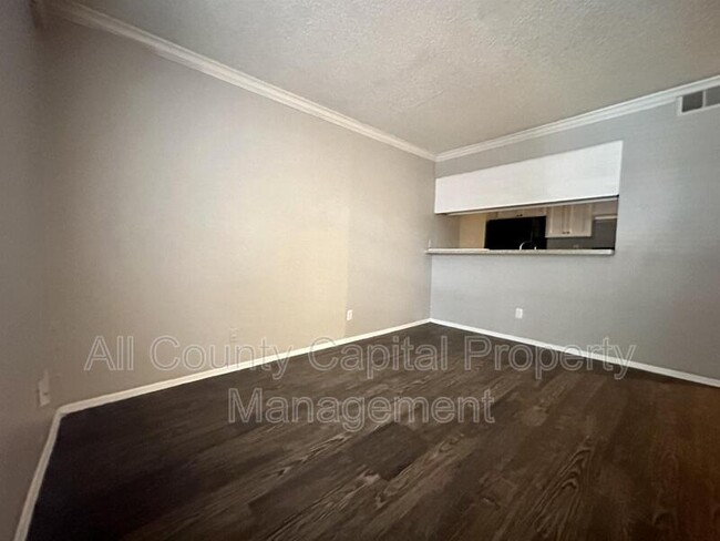 Building Photo - 5426 Menchaca Rd