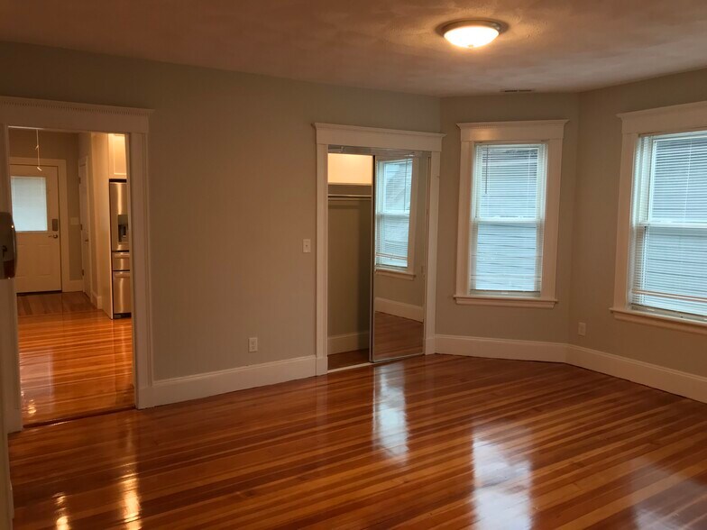 Building Photo - 305 Highland Ave