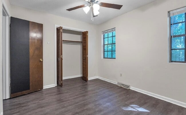 Building Photo - 102 Kimeran Ln
