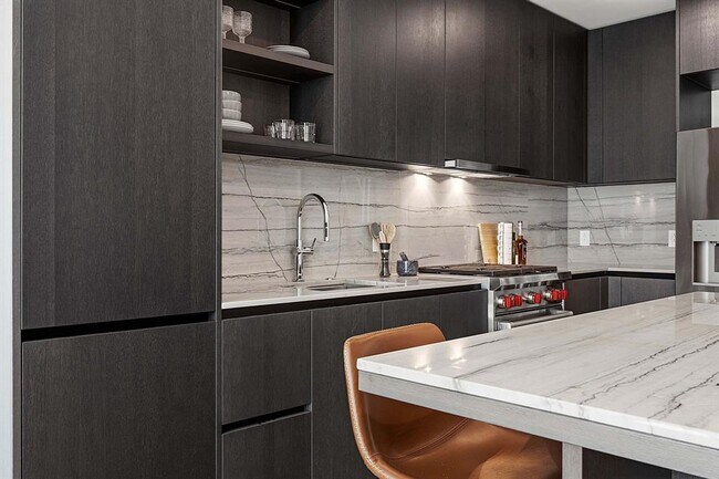 Building Photo - 610 Davis St