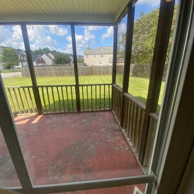Building Photo - Plum Creek 4Br 2.5Ba