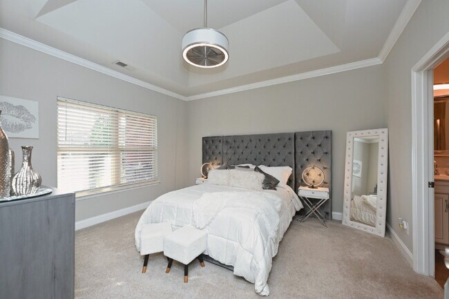 Building Photo - Resort Living at its finest in Foxland Harbor, Gallatin's premier golf and lake community!