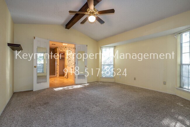 Building Photo - Charming 3 bedroom home with cozy fireplace and 2 car garage!! Price drop!