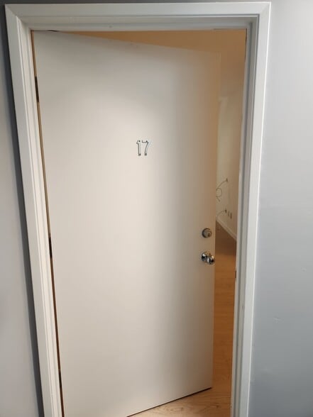 Apartment unit # 17 - 1032 7th St