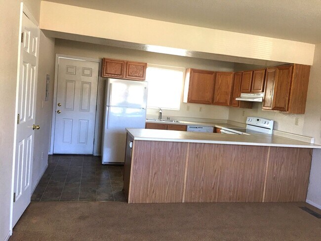 Building Photo - 570 W 9th St