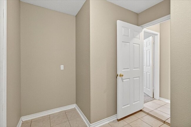 Building Photo - 5933 Brightwood Dr