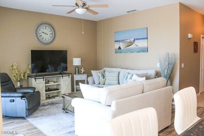 Building Photo - 16685 Lake Cir Dr